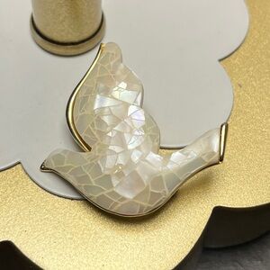 Liz Claiborne Mosaic Mother Of Pearl Dove Of Peace Pin Brooch Vintage